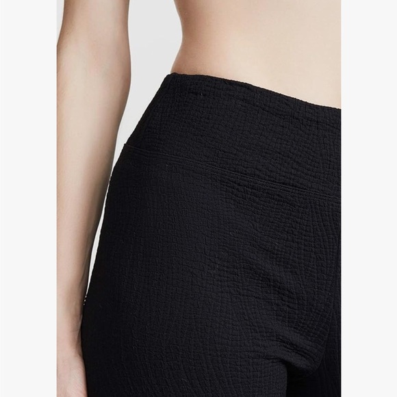 NEW • Koral • women’s Densonic Flora Fitness Activewear Shorts Black Small - Picture 2 of 5